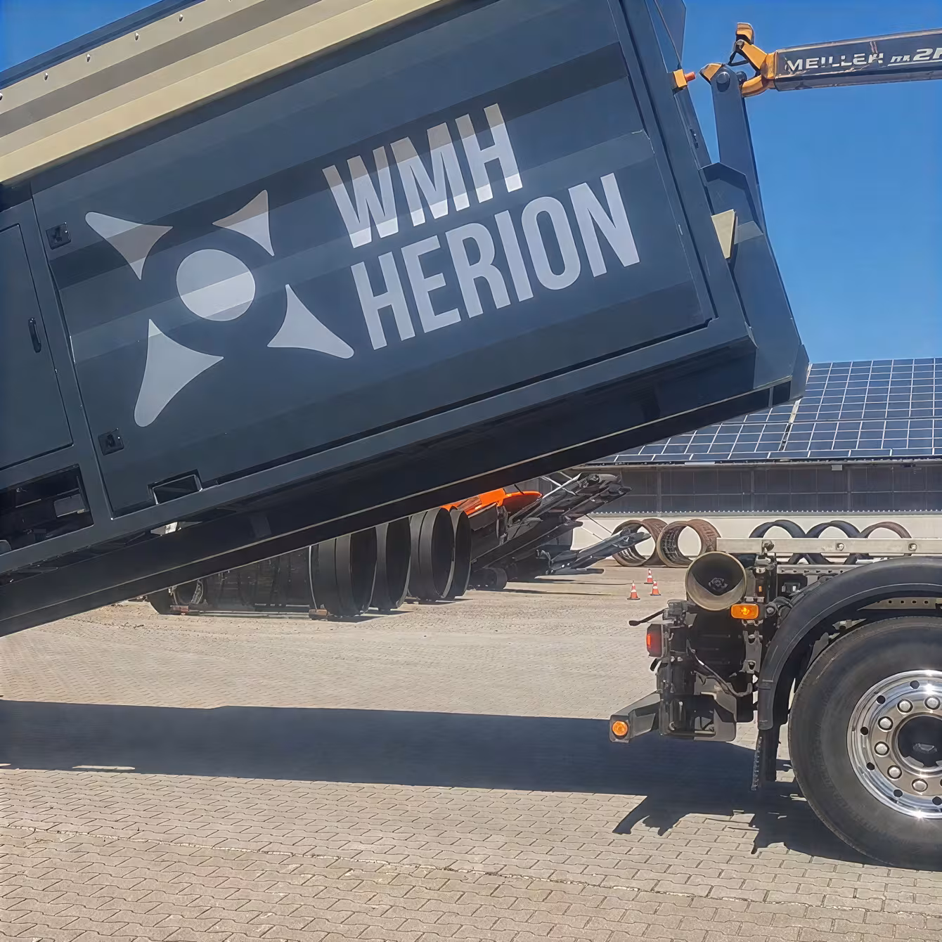 Trommelsiebmaschine WMH Herion S-318 – Hakenmobile Siebmaschine