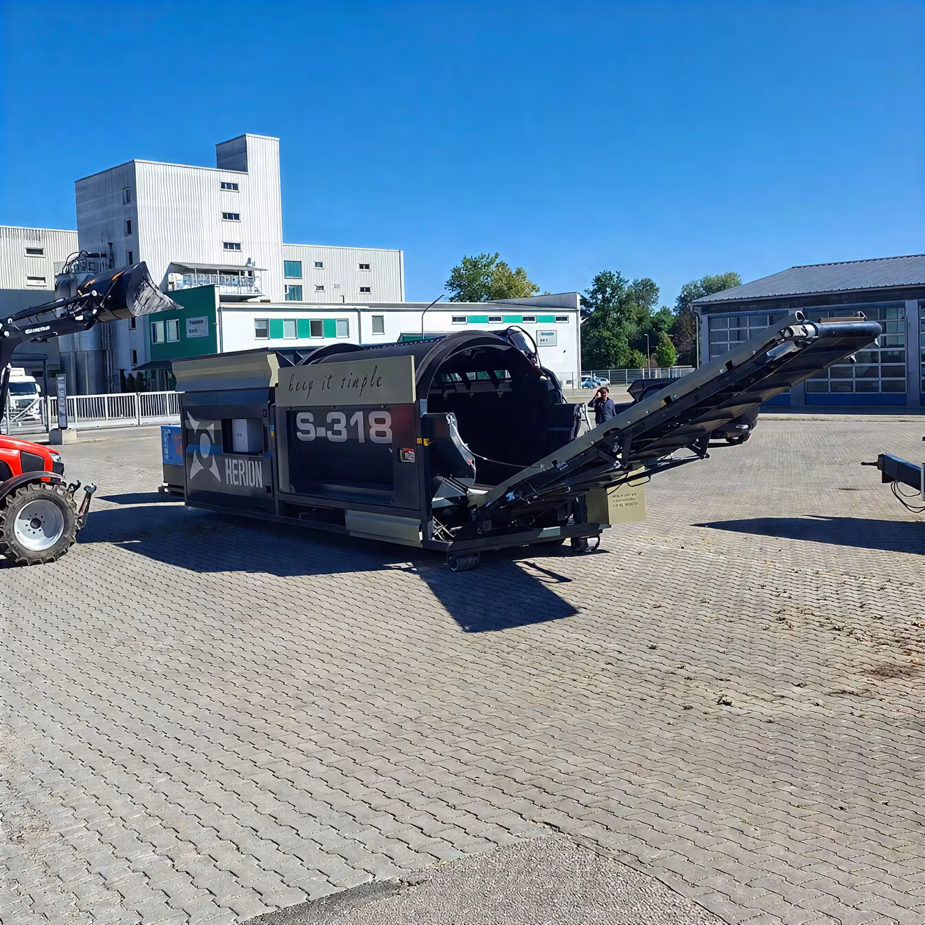 Trommelsiebmaschine WMH Herion S-318 – Hakenmobile Siebmaschine